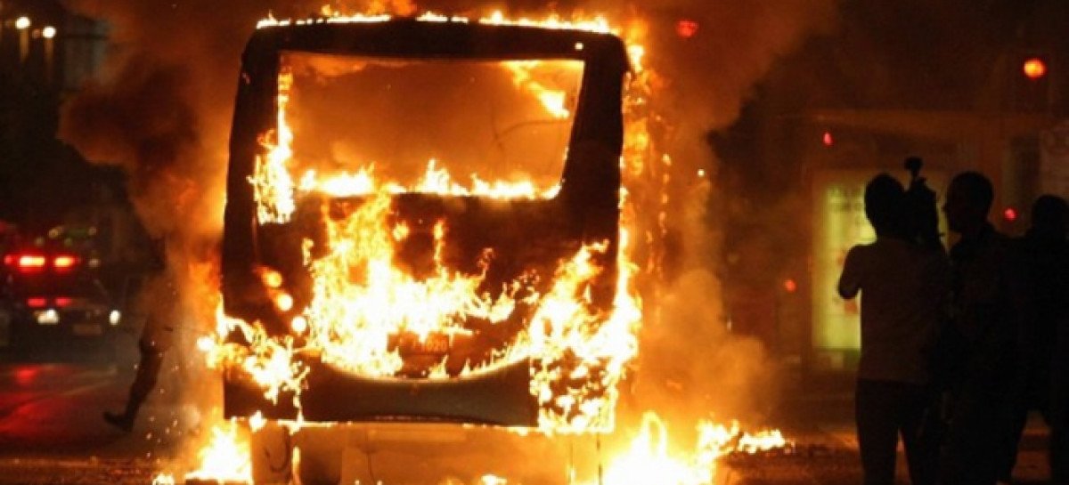 Porto Seguro: Acusado de tráfico morre em confronto e ônibus é incendiado por morte