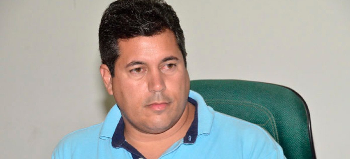 Alcobaça: Prefeito Léo Brito não paga o transporte escolar e alunos estão há 02 semanas sem estudar