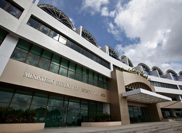 MP quer retirada de nomes de pessoas vivas de ruas e prédios na BA