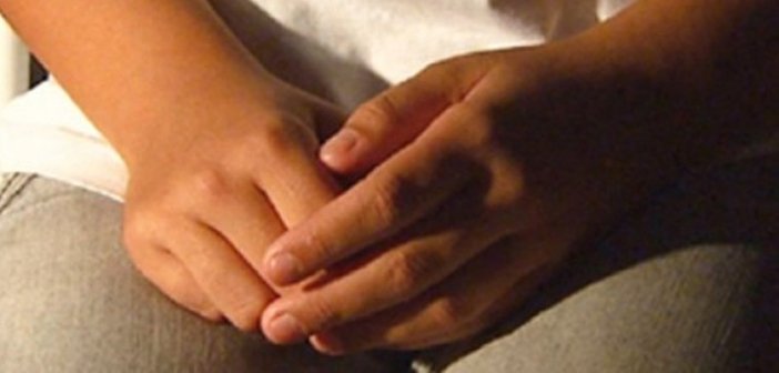 Criança de 5 anos é estuprada pelo irmão do padrasto; autor do crime tem 17 anos