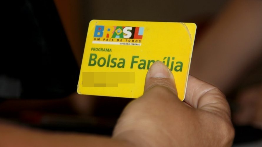 Sem dinheiro, casal oferece cartão do Bolsa Família para pagar motel
