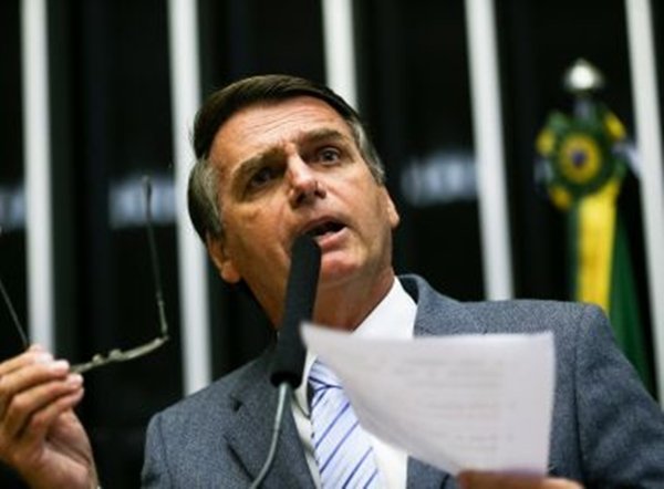 Jair Bolsonaro afirma que não cabe ao homem decisão sobre o aborto