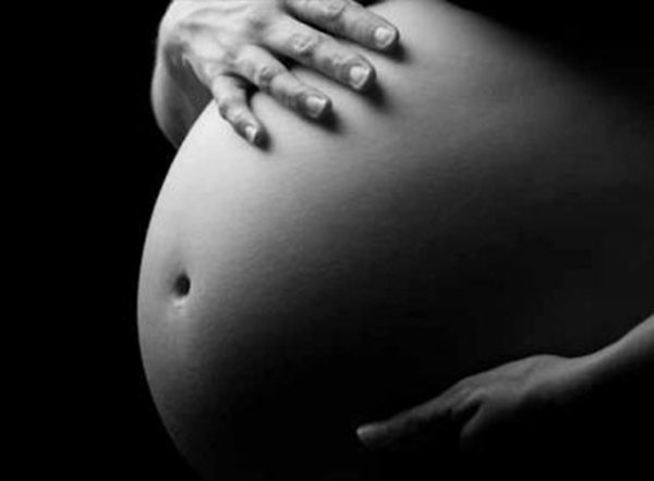 Índice de brasileiros favoráveis à legalização do aborto cresce; contrários ainda são maioria