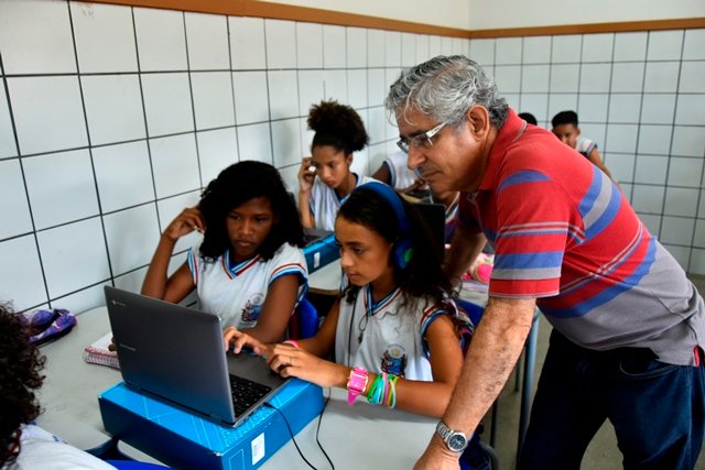 Convocados no concurso público da Educação do Estado têm até segunda-feira para apresentar a documentação
