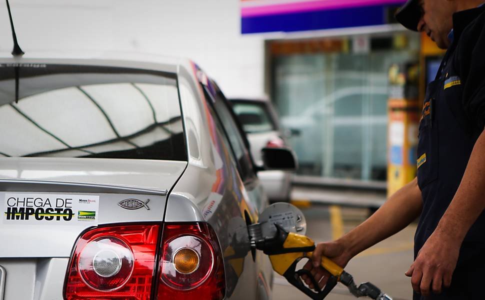 Gasolina e diesel vão ficar mais caros a partir desta sexta (16)