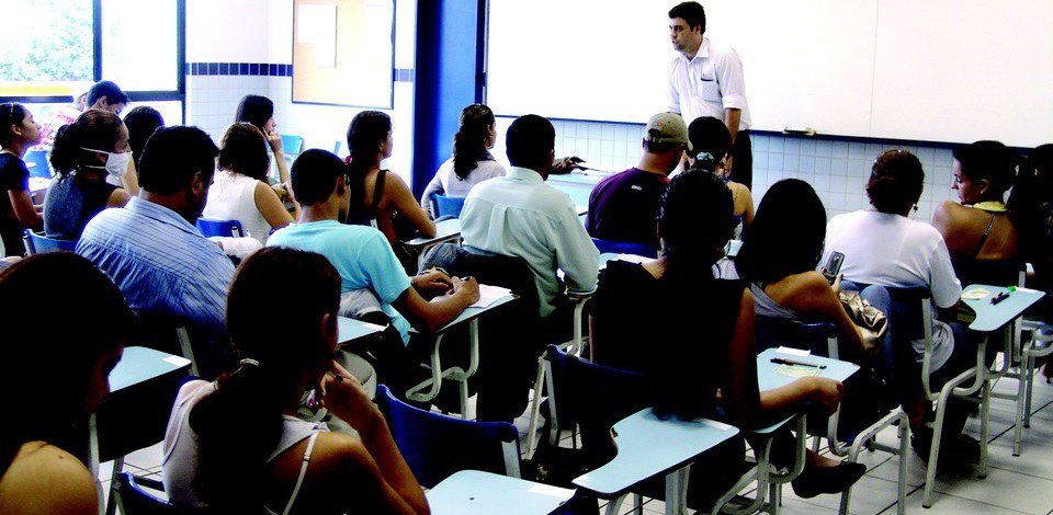 Mais de 550 mil estudantes universitários farão prova do ENADE neste domingo