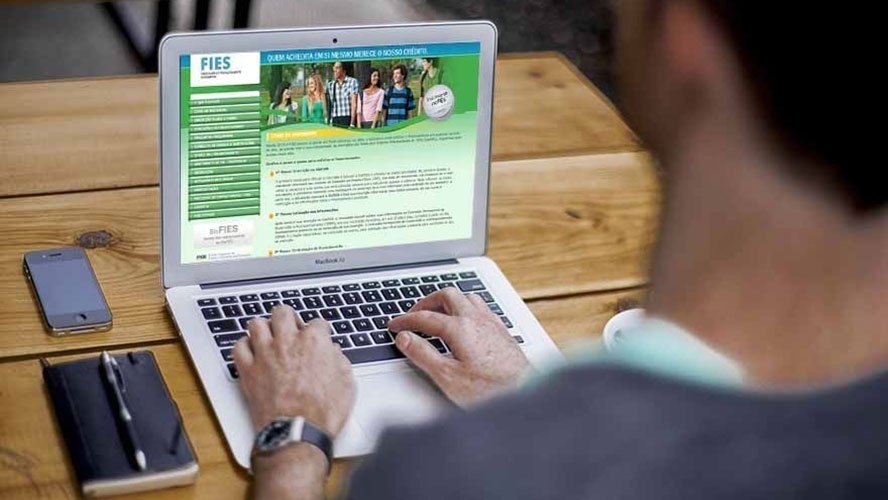 Estudantes têm até sexta-feira para renovar contrato do Fies