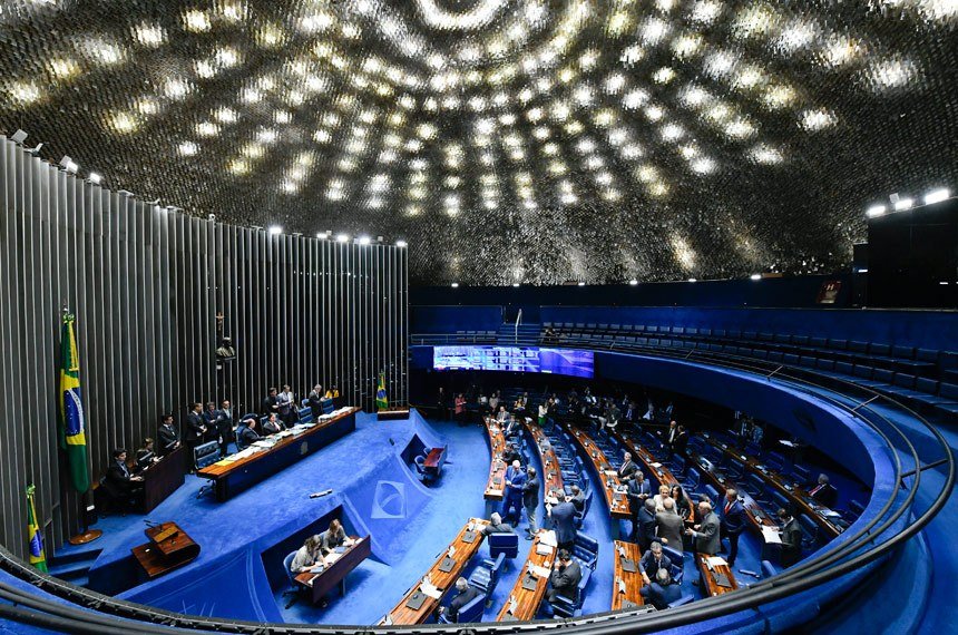 Exigência do registro de veículo de trabalho para guias de turismo é aprovada no Senado