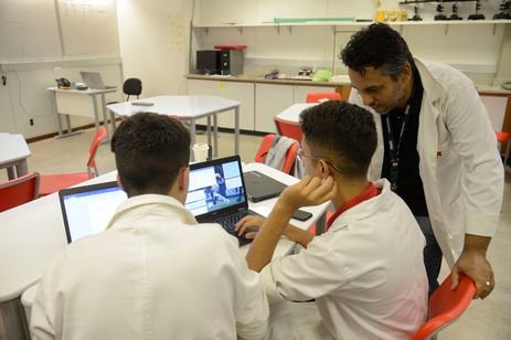 Mais de 1 milhão de jovens não concluem o ensino médio até os 19 anos