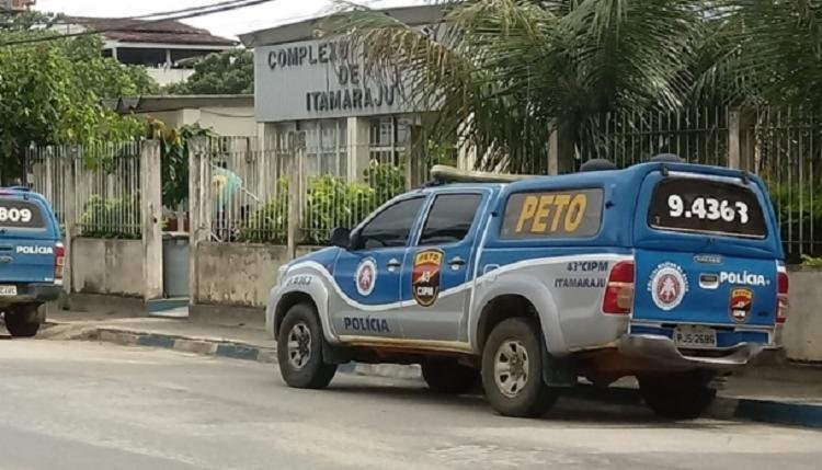 PETO conduz alunos armados à delegacia após briga em colégio