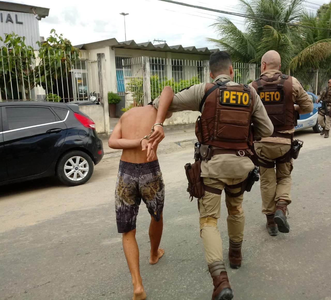 Itamaraju: Adolescente é apreendido pelo PETO com carro roubado