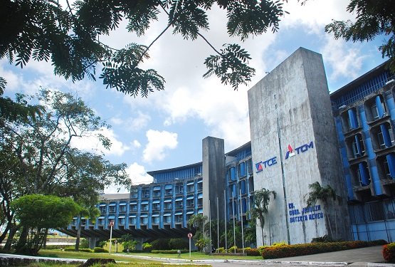 Estado da Bahia possui mais de 30 obras com investimentos milionários paralisadas, diz TCE