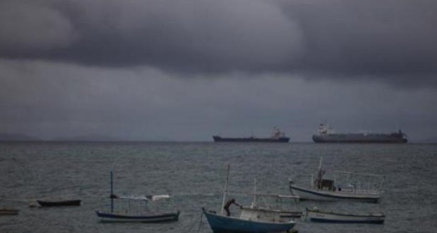 Marinha esclarece sobre chegada de ciclone e o mar já avança em Alcobaça e Mucuri