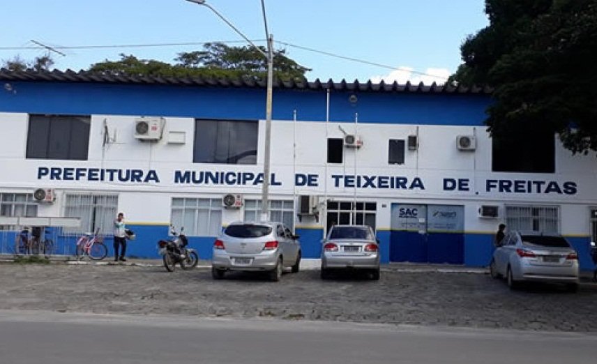 Salário de prefeito: Coordenadora escolar apadrinhada, recebe quase R$ 25 mil por mês da prefeitura de Teixeira