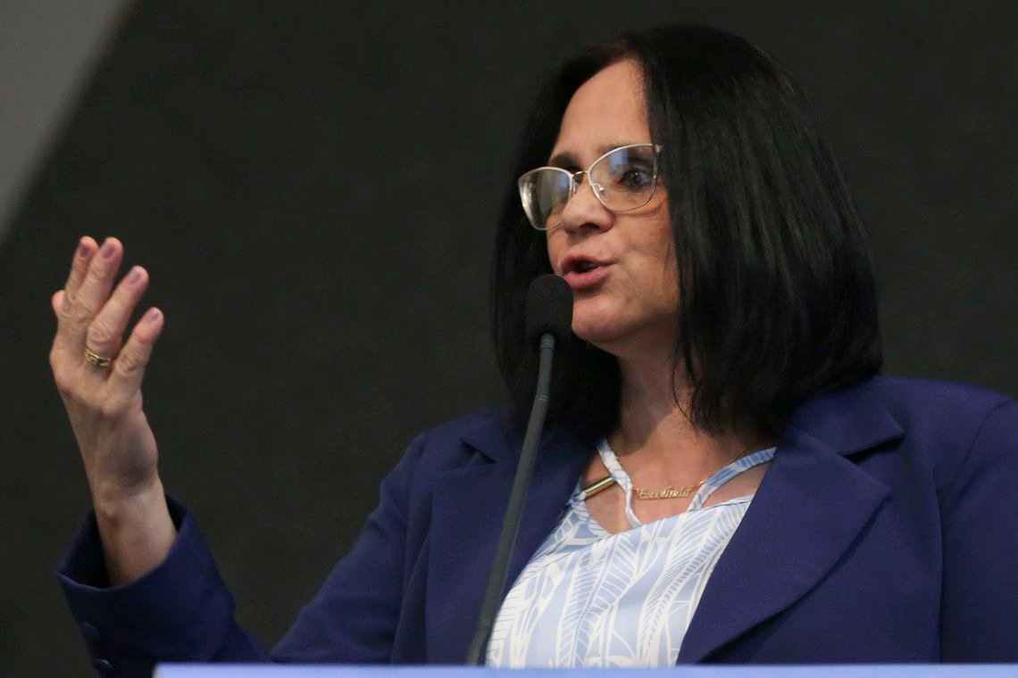 Projeto de combate a suicídio deve ter resultado este ano, diz Damares