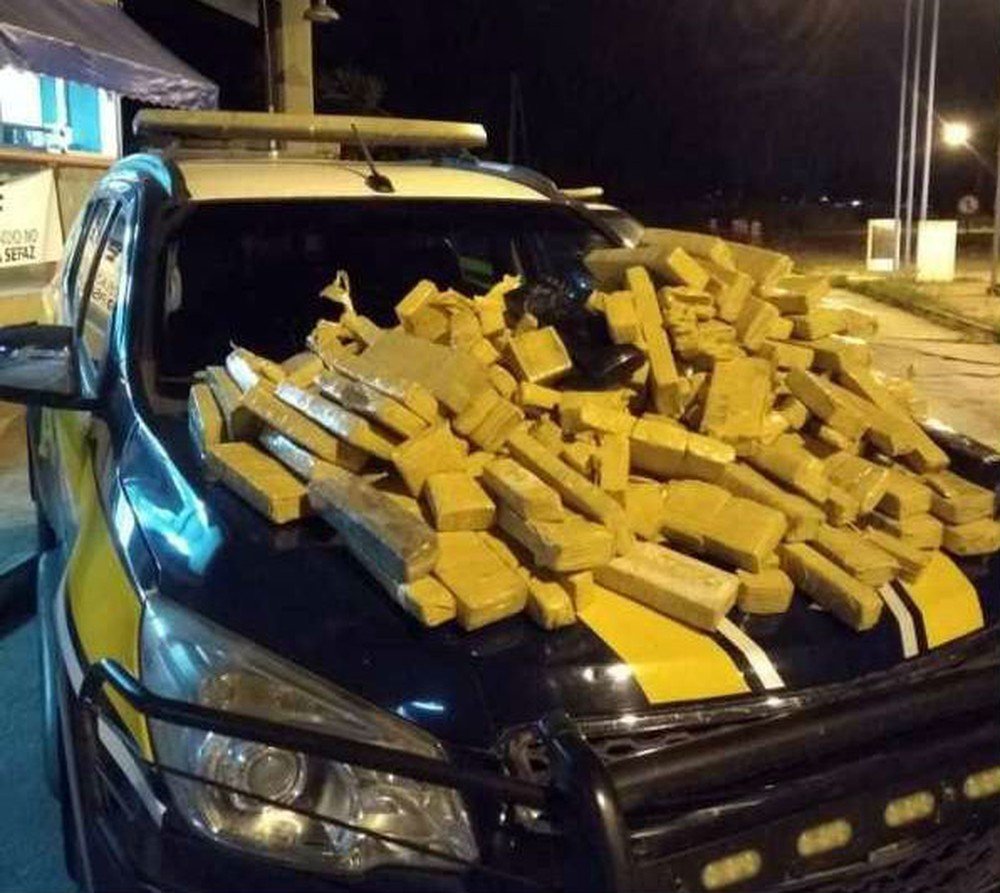 Casal é preso em rodovia da BA após ser flagrado com mais de 500 tabletes de maconha em carro