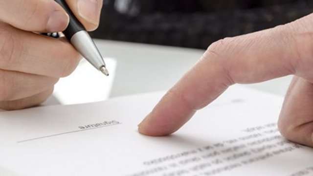 Amor, amor, dinheiro à parte; saiba como funciona e para que serve o contrato de namoro