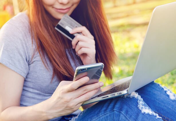 Sete em cada dez consumidores utilizam smartphone para compras online