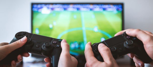 Bolsonaro diz que há estudos para baixar impostos de jogos eletrônicos