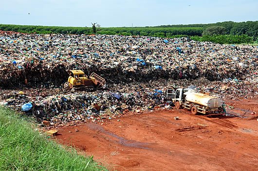 Levantamento aponta apenas 43 municípios baianos com aterro sanitário