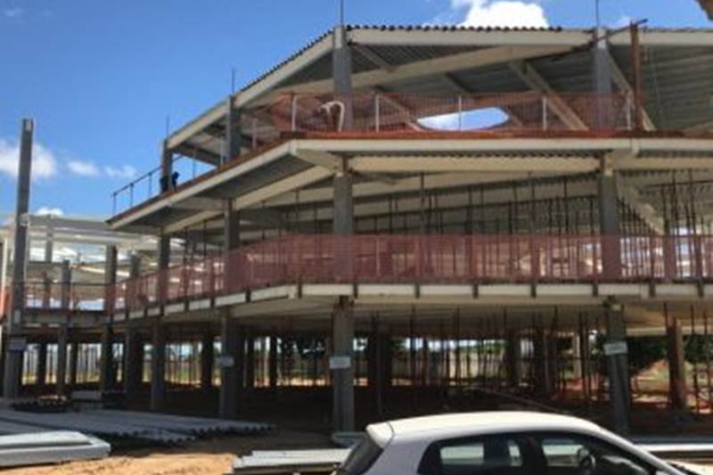 As obras da Universidade Federal do Sul da Bahia (UFSB), nas cidades de Teixeira de Freitas, Porto Seguro e Ilhéus, devem ser paralisadas.