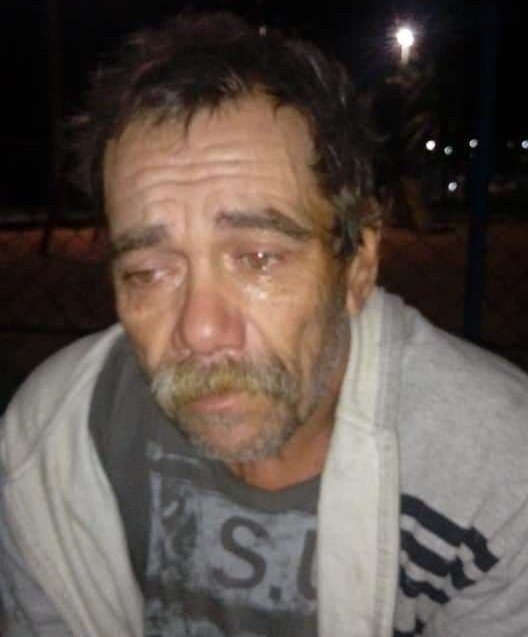 Morador de Posto da Mata vivendo em abandono em praça no Espírito Santo procura familiares