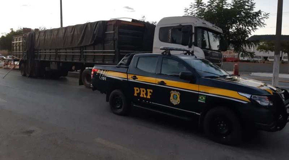 Bahia: Quase 2 milhões de cigarros contrabandeados são apreendidos em caminhão