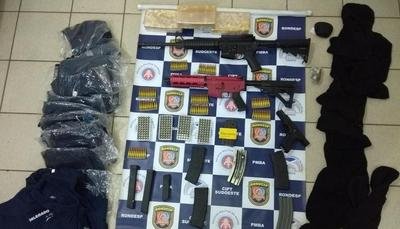 Vitória da Conquista: Fuzis e pistolas, drogas e munições são aprendidas pela Rondesp Sudoeste com traficante que morreu em confronto