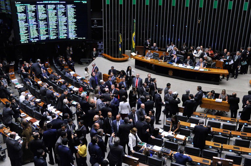 Veja como votaram os deputados da Bahia no 1º turno da reforma