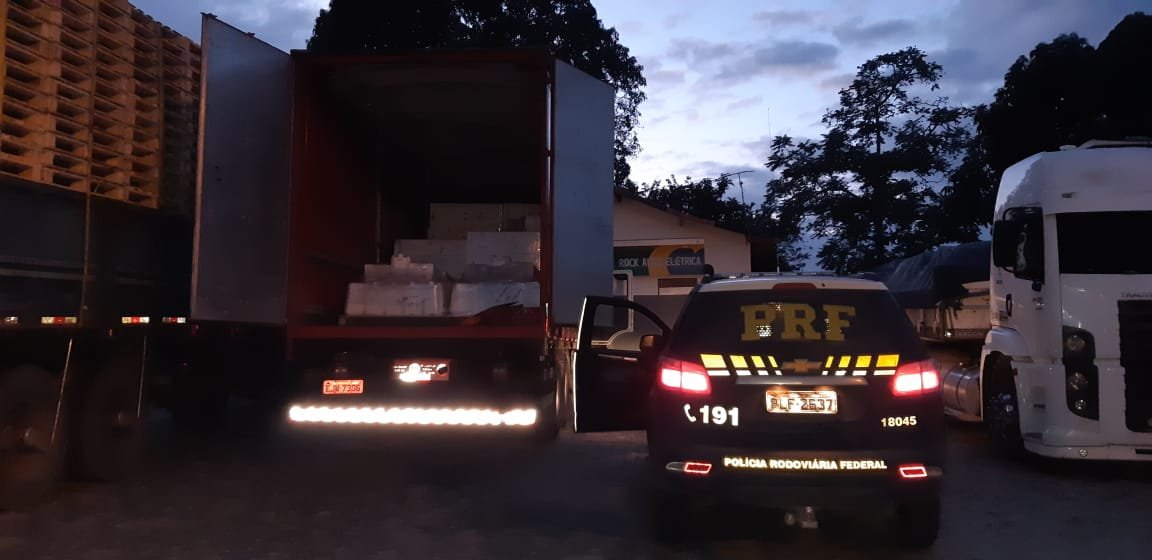 PRF frustra roubo de carga avaliada em 740 mil em Posto de combustíveis em Teixeira