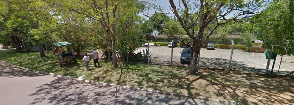 Jovem ataca alunos e professora com machadinha em escola