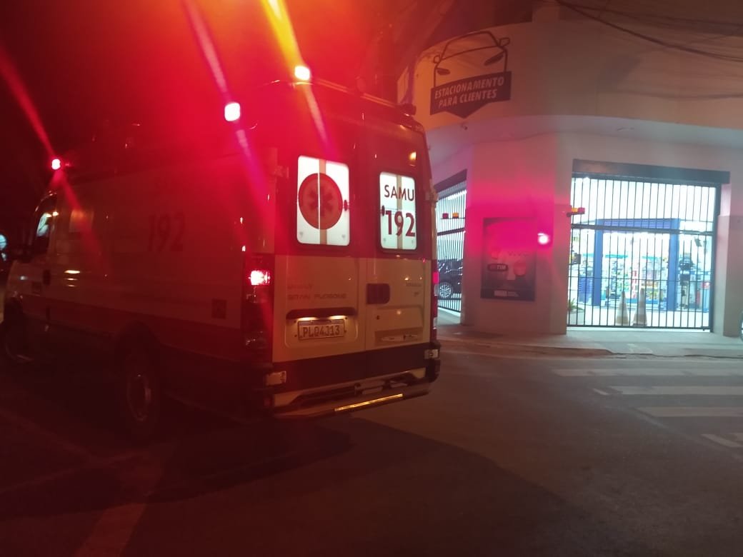 Teixeira de Freitas: Flanelinha é baleado no centro e socorrido para o HMTF