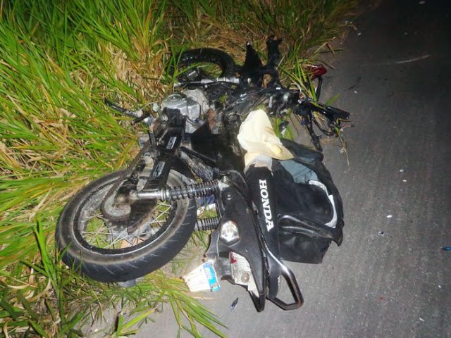 Dois jovens morreram em acidente entre duas motos na BR 367, próximo a Eunápolis