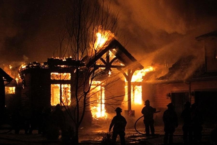 Gandu: Homem é preso após esfaquear companheira e tentar incendiar casa com vítima dentro