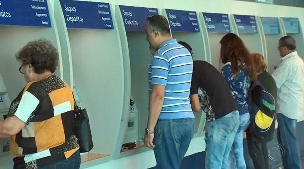 Começam saques do Fundo PIS para não correntistas da Caixa com menos de 60 anos