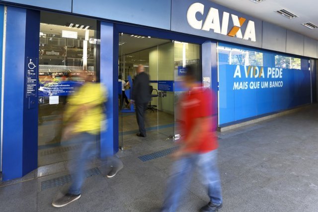 Caixa antecipa calendário para saques de até R$ 500 do FGTS