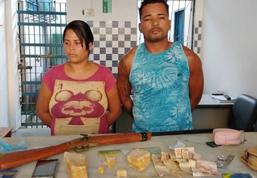 Casal acusado de tráfico de drogas é preso pela polícia em Itamaraju