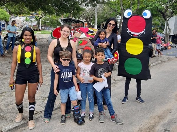 Teixeira de Freitas: Blitz educativa do Detranzinho alerta condutores sobre normas de segurança no trânsito