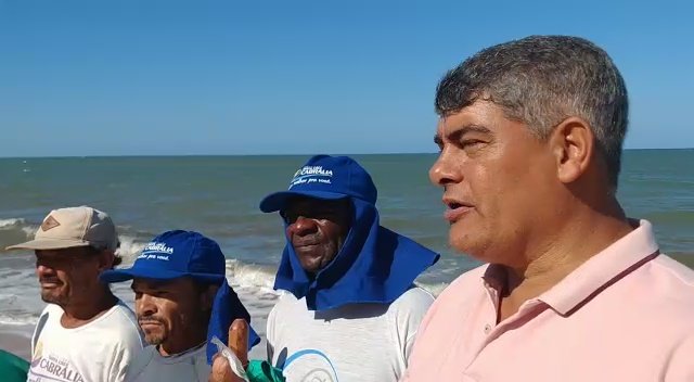 Resquícios de óleo surgem em algumas praias de Cabrália