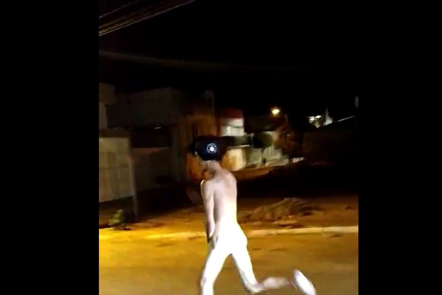 Jovem que apostou em derrota do Flamengo corre pelado pelas ruas de cidade