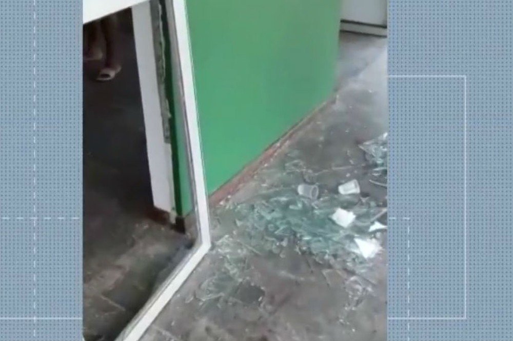 Bahia: Homem é morto a tiros no velório da tia em cemitério. Duas pessoas ficam feridas