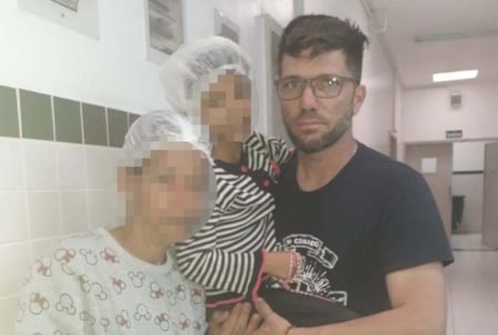 Médicos retiram 40 larvas que estavam comendo cabeça de criança