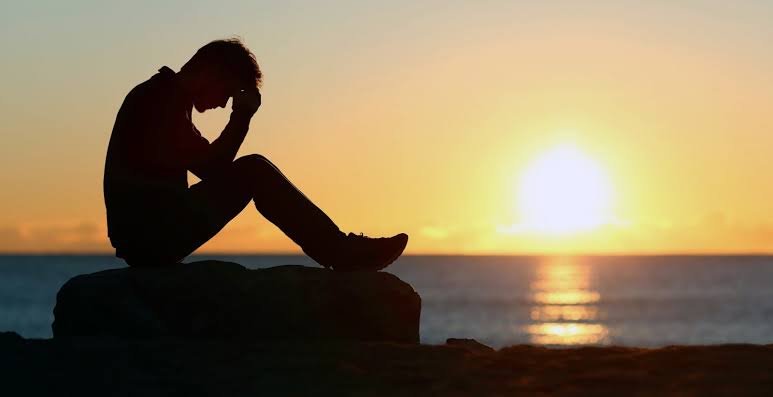 Pessoas passam cada vez mais tempo sozinhas e isso afeta comportamento social