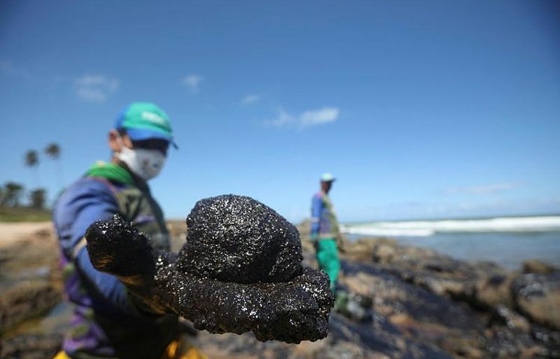 UFSB vai apoiar pesquisas sobre os efeitos do óleo no litoral