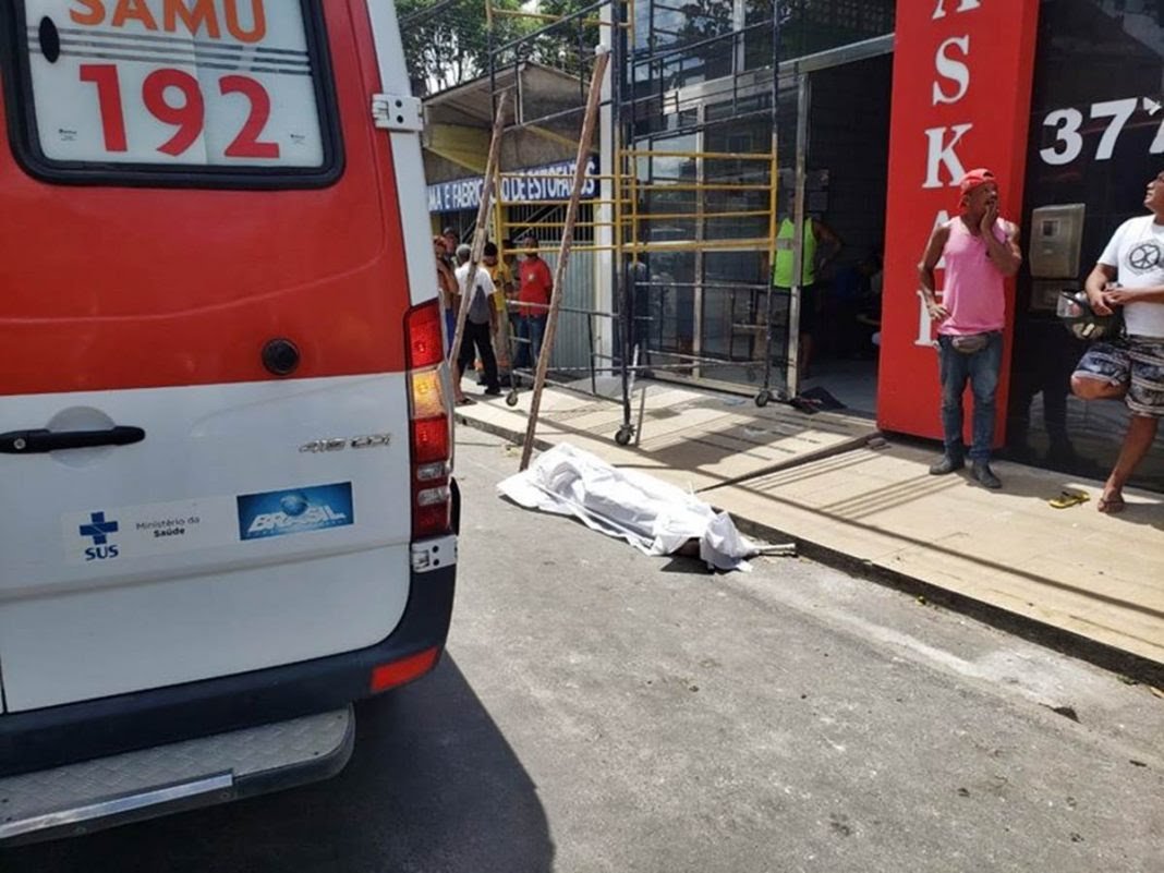 Eunápolis: Homem morre eletrocutado enquanto pintava fachada de academia