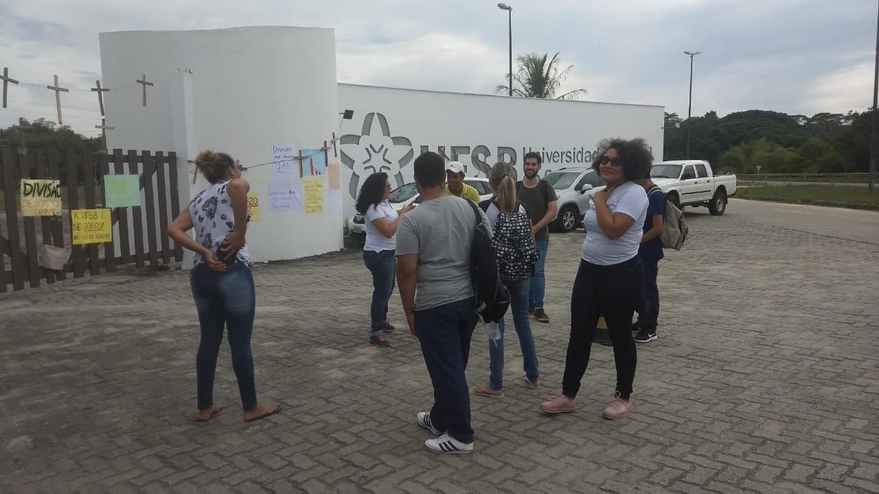 Teixeira de Freitas: UFSB retira vaga de 20 cotistas do curso de medicina