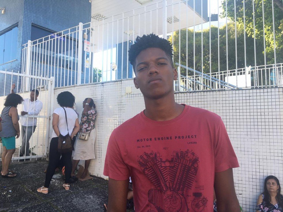‘Prova estava bem tranquila’, diz jovem que fez primeira etapa do Enem 2019 em 2h