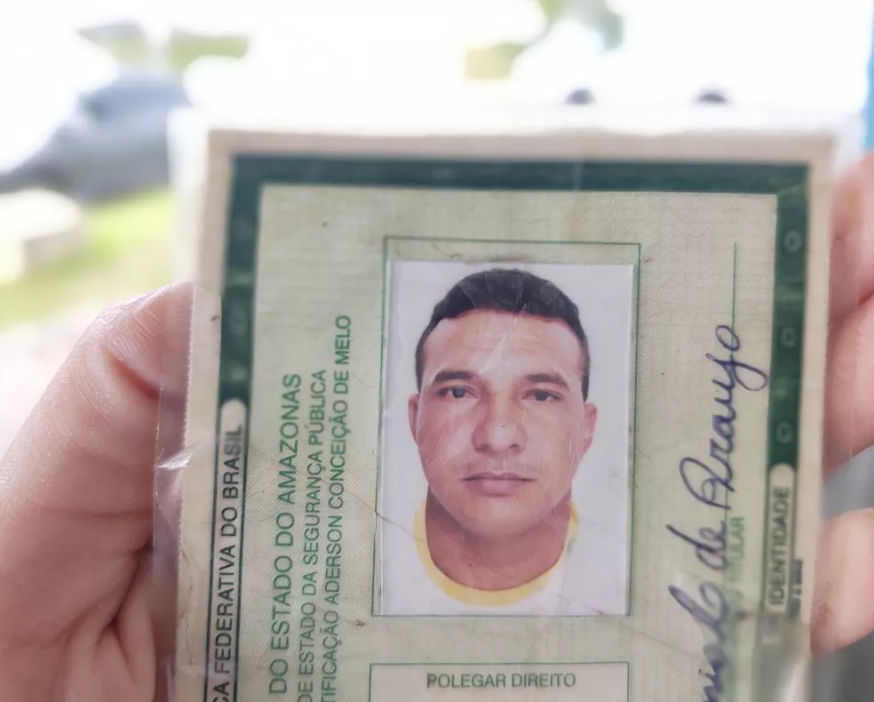 Pastor morre eletrocutado por microfone enquanto pregava culto evangélico
