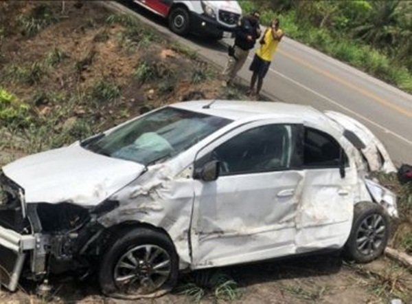 Itapebi: Capotamento na BR-101 mata uma mulher e deixa três feridos