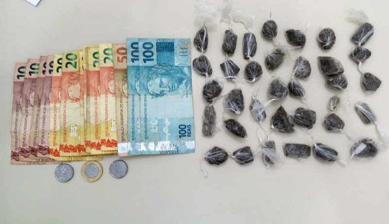 PETO apreende droga e dinheiro no Bairro Novo Prado em Itamaraju